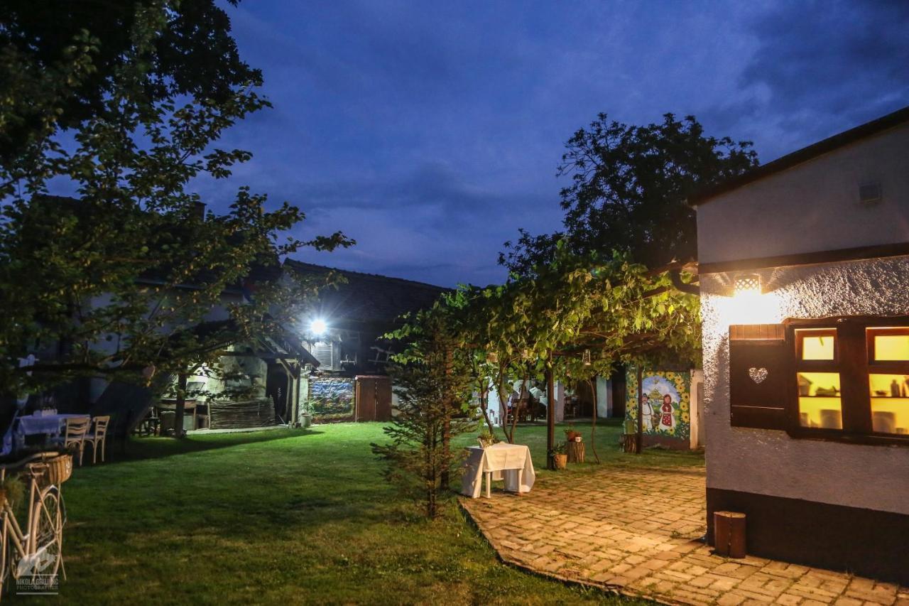 Salas Isailovi Sremska Mitrovica Exterior foto