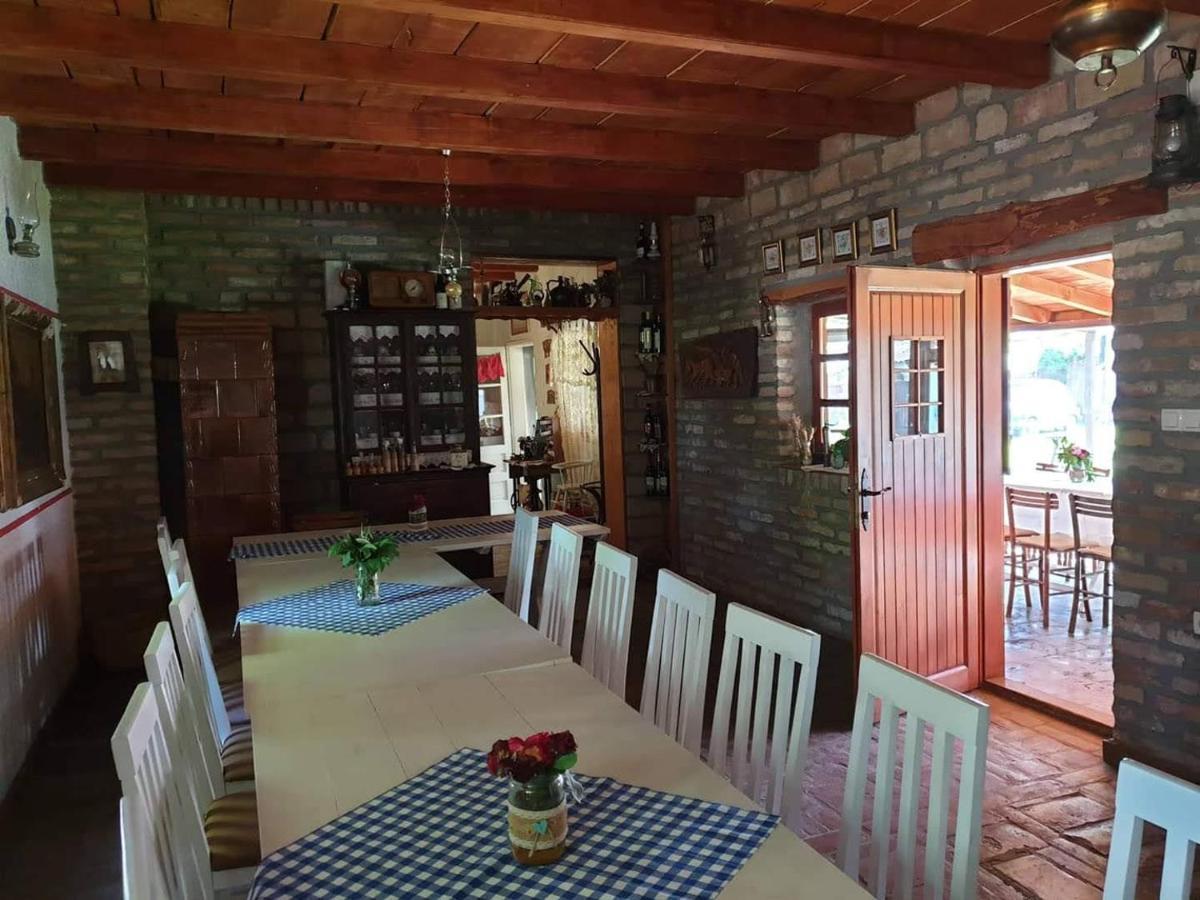 Salas Isailovi Sremska Mitrovica Exterior foto