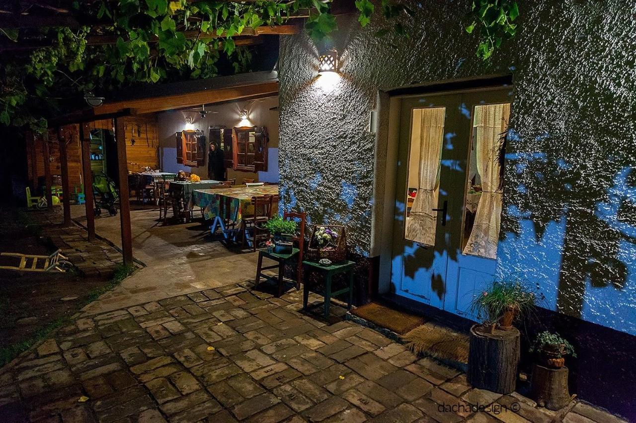 Salas Isailovi Sremska Mitrovica Exterior foto