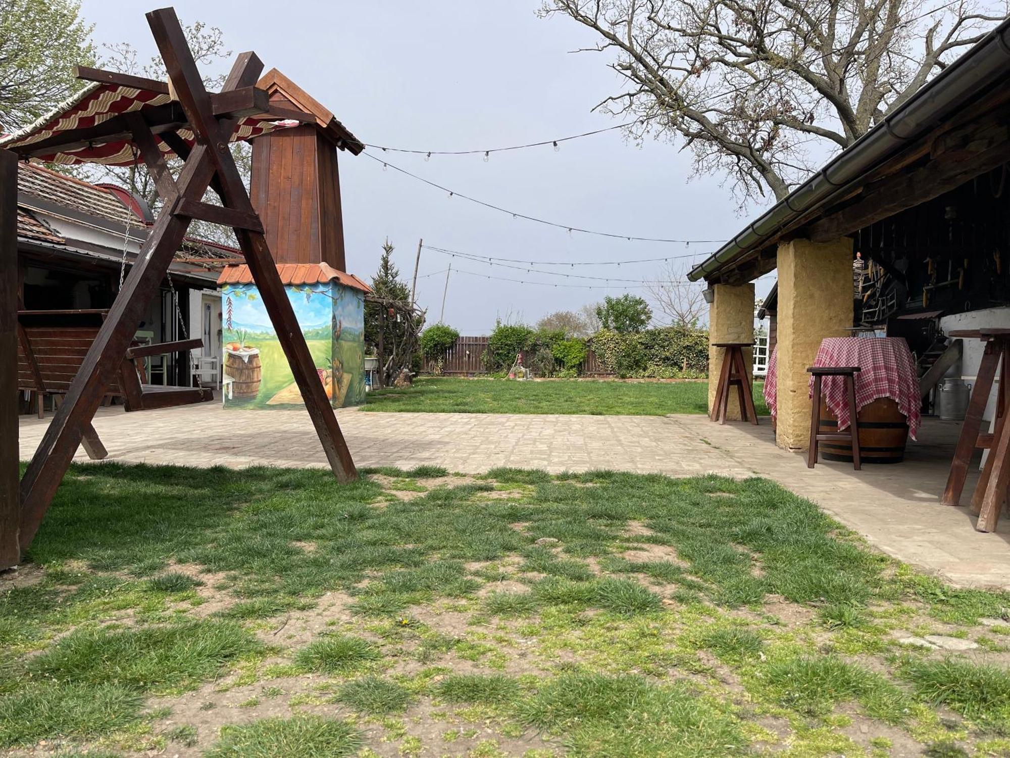 Salas Isailovi Sremska Mitrovica Exterior foto
